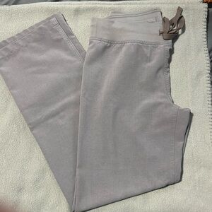 Figs Livingston xs petite.